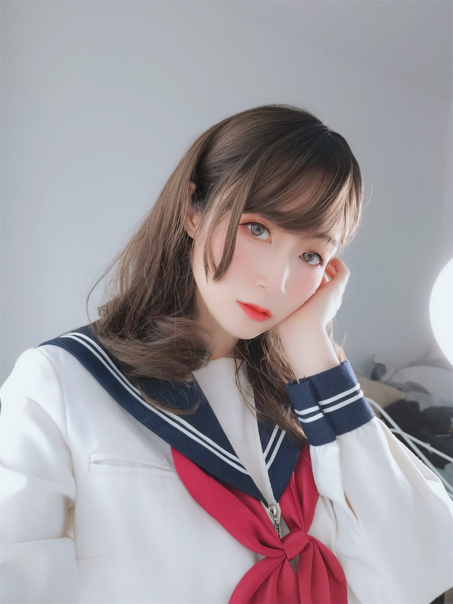 白银81 - 黑丝水手服 [17P] - 第4张 - 机器猫次元